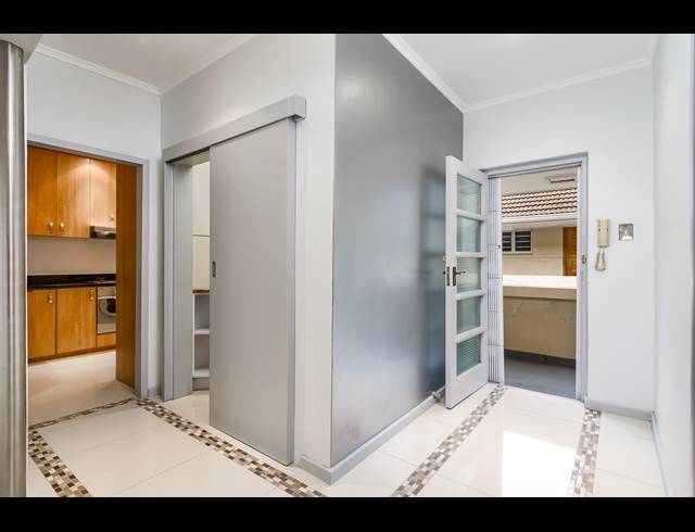 2 BEDROOM APARTMENT RENTED IN MOUILLE POINT